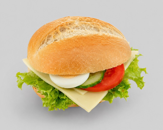 Belegtes Brötchen mit Schnick Schnack